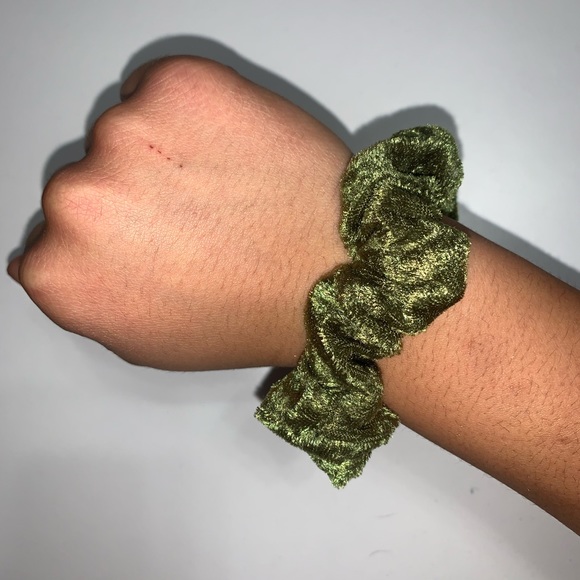 Velvet Scrunchie Set - Picture 9 of 9
